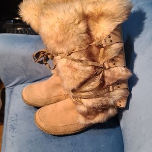 Leather boots with rabbit fur